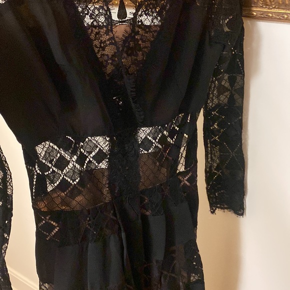 Gorgeous black cream lace dress - Picture 7 of 15